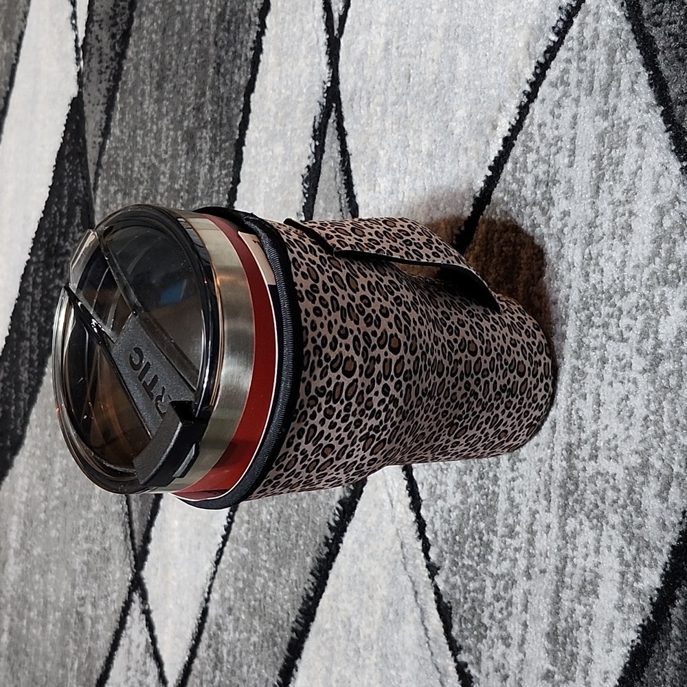 LEOPARD PRINT INSULATED NEOPRENE 30-32 FL OZ HANDLE TUMBLER SLEEVE KOOZIE